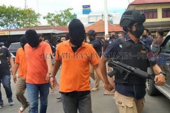 30 Karung Beras di Gudang Ini Mencurigakan, Ketika Diperiksa, Isinya Mengejutkan - JPNN.COM