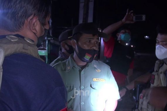 2 Pelaku Pungli Berseragam Ditangkap Tim Tiger di Jakarta Utara, Pengakuannya Mengejutkan - JPNN.COM