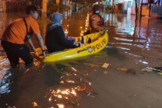 Banjir di Perumahan Pondok Hijau Permai Bekasi: 6 Ribu Warga Terdampak - JPNN.COM