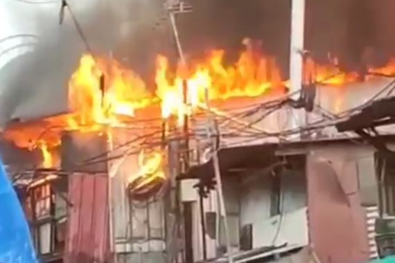 40 Rumah di Pademangan Terbakar, Kerugiannya Ditaksir Miliaran - JPNN.COM