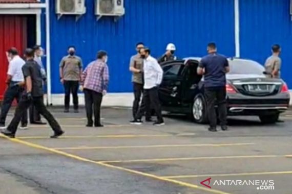 Tiba di Stasiun Bogor, Jokowi Langsung Memberikan Arahan Kepada Menkes - JPNN.COM