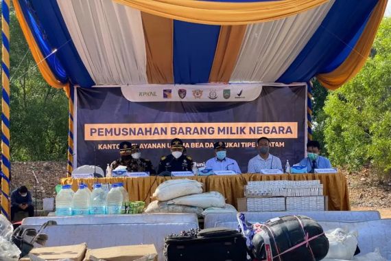 Bea Cukai Batam Memusnahkan Barang Ilegal Senilai Rp 3,53 Miliar - JPNN.COM