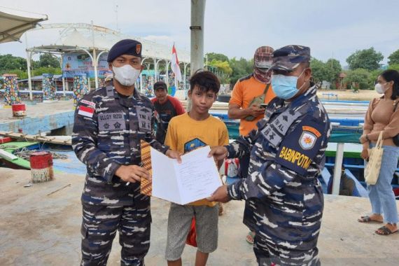 TNI AL Selamatkan Pelajar yang Terjatuh di Perairan Kepulauan Seribu - JPNN.COM