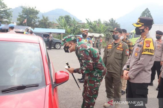 Akses Menuju Garut Disekat - JPNN.COM