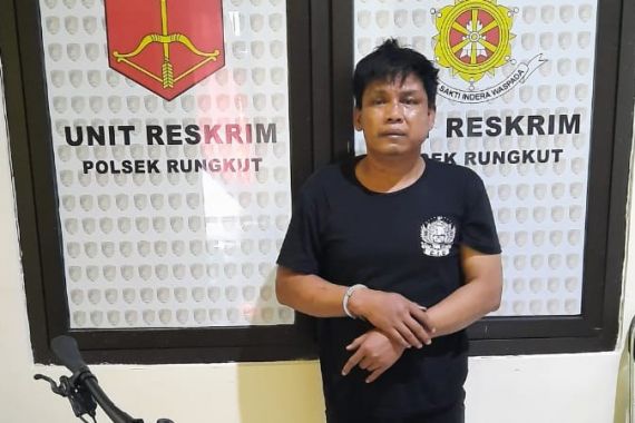 Dwi Mendengar Suara Aneh, Mengintip dari Jendela, Langsung Duel di Rungkut Surabaya, Gempar - JPNN.COM