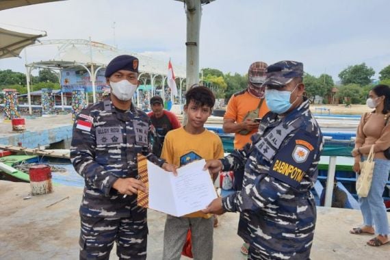 Prajurit TNI AL Melihat Benda Terapung di Perairan Kepulauan Seribu, Langsung Gerak Cepat, Mengharukan - JPNN.COM