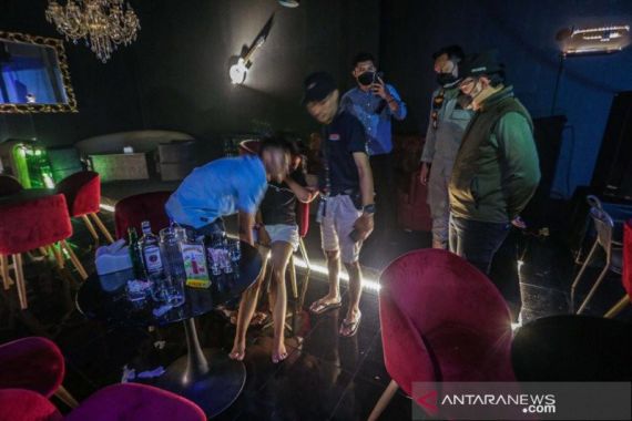 Kafe Melanggar Prokes Digerebek Bima Arya, Lihat Reaksi Pengunjungnya - JPNN.COM