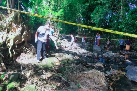 Penemuan Mayat Bayi di Pinggir Kali Gegerkan Warga Sikur Lombok Timur - JPNN.COM