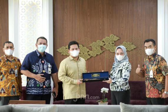 Tingkatkan Sinergitas, bjb Sekuritas Tandatangani PKS dengan Mandiri Sekuritas - JPNN.COM