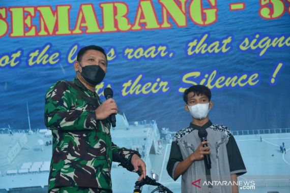 Remaja ini Hebat 3 Jam Terapung di Laut, TNI AL Sampai Mengapresiasi - JPNN.COM