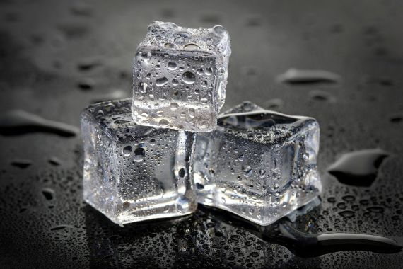 Benarkah Es Batu Bisa Menyembuhkan Asam Urat? - JPNN.COM