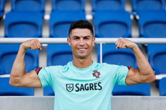 Meski Jadi Top Skor, Nama Cristiano Ronaldo Tak Muncul di 11 Pemain Terbaik EURO 2020, Kok bisa? - JPNN.COM