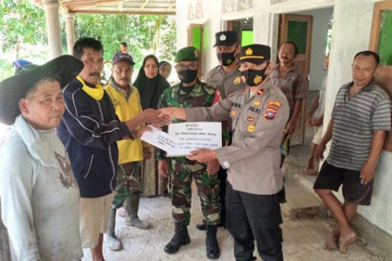Keren, Serdadu Piaman Laweh di Jabodetabek Serahkan Donasi Untuk Perbaikan Surau - JPNN.COM