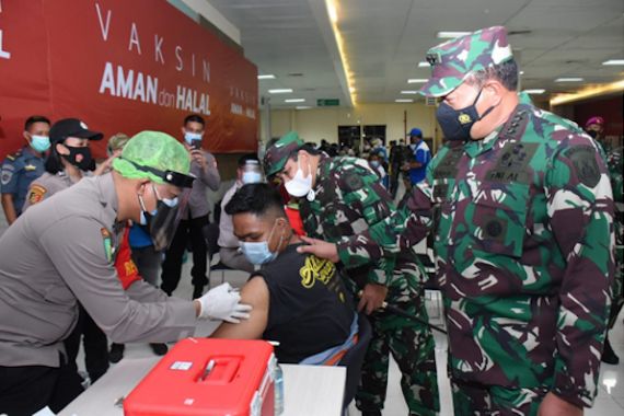 Gelar Vaksinasi Massal, TNI AL Menyasar Area Pelabuhan - JPNN.COM