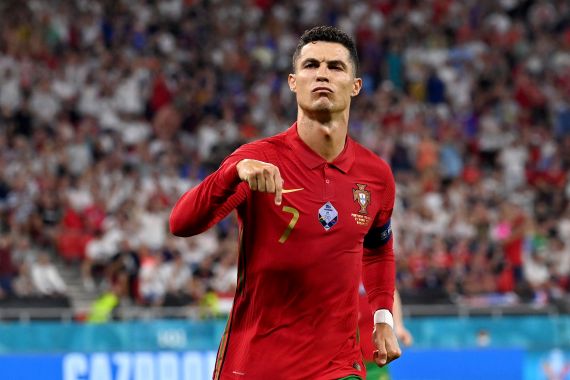 Euro 2020: Tendangan Bebas Cristiano Ronaldo Disorot Legenda Arsenal - JPNN.COM