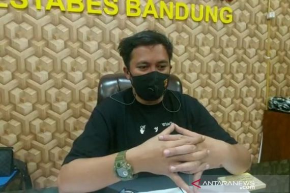 Diduga Ajarkan Pendidikan Agama Aliran Sesat di Bandung, 8 Orang Diamankan Polisi - JPNN.COM