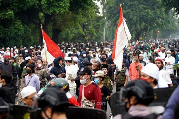 Lihat, Massa Pendukung Habib Rizieq Membeludak, 200 Orang Ditangkap - JPNN.COM
