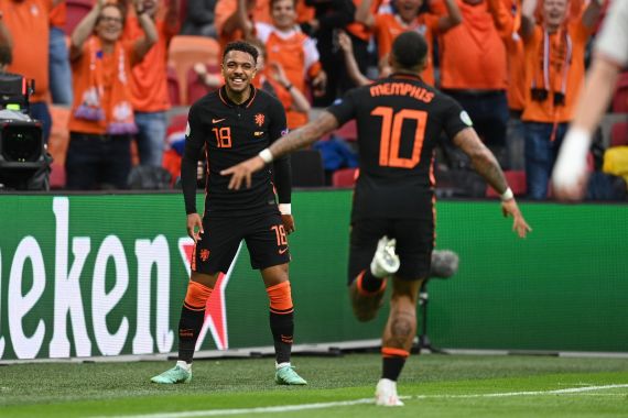 EURO 2020: Frank De Boer Kebingungan Cari Pendamping Memphis Depay - JPNN.COM