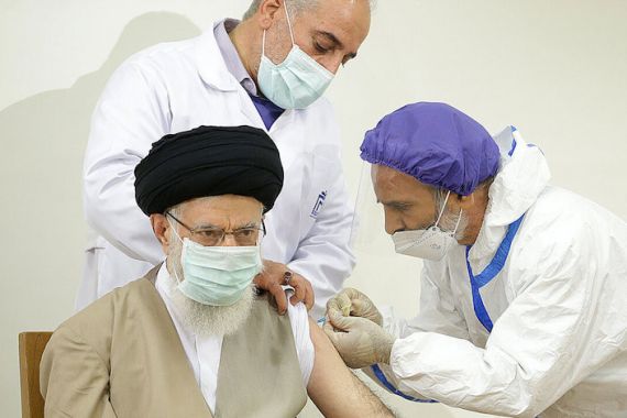 Pemimpin Tertinggi Iran Pakai Vaksin Covid Buatan Dalam Negeri, Ini Namanya - JPNN.COM