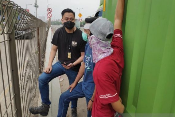 Terima Pengaduan Warga di Medsos, Polres Metro Jakbar Tangkap Pelaku Pungli - JPNN.COM