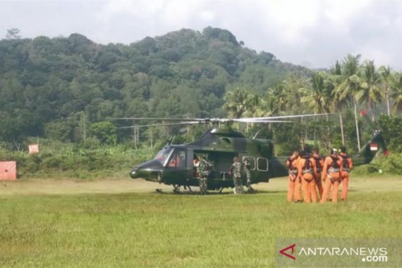 2 Helikopter Bell 412/EP Dikerahkan, Senjata AP M80 Gatling Gun Digunakan - JPNN.COM
