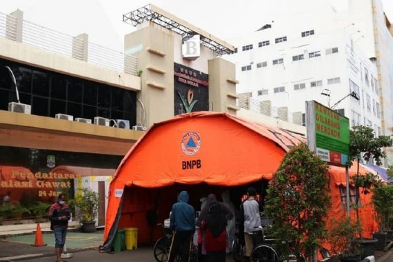 Covid-19 Menggila, Layanan IGD RSUD Kota Bekasi Pindah ke Tenda Darurat - JPNN.COM