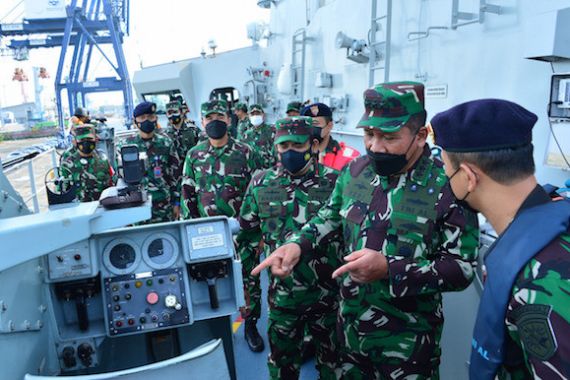 Lihat, Wakasal Menginspeksi Kesiapan Unsur-Unsur Armada Jaya - JPNN.COM