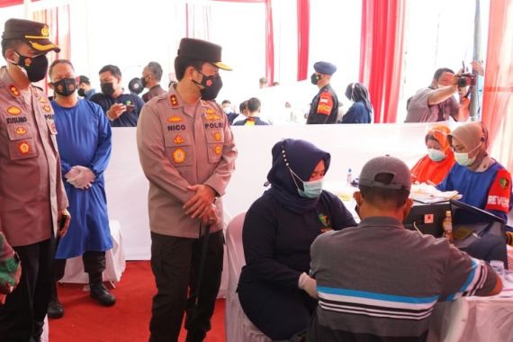 Pengin Ikut Vaksinasi COVID-19 di GOR Sidoarjo? Silakan Baca - JPNN.COM