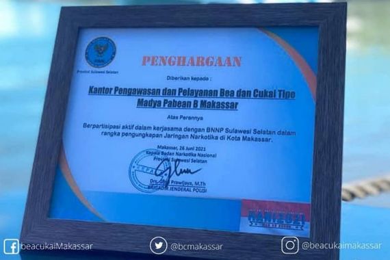 Peringatan HANI 2021, Bea Cukai Makassar Terima Penghargaan dari BNNP Sulsel - JPNN.COM