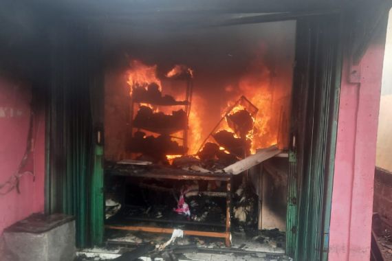 Kios Laundry di Tanjung Priok Ludes Terbakar, Apinya Gede Banget - JPNN.COM