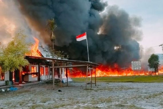 Massa Mengamuk di Yalimo, Kantor KPU hingga Gedung DPRD Dibakar, Begini Kata Irjen Fakhiri - JPNN.COM