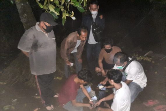 Tengah Malam Polisi Gerebek 3 Petani, Barang Buktinya Bukan Hasil Bumi, tetapi... - JPNN.COM