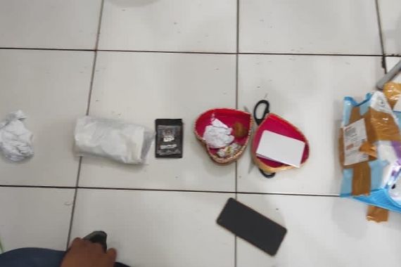 Sinergi Dengan Polres Bogor, Bea Cukai Menggagalkan Penyelundupan 150 Gram Narkotika - JPNN.COM