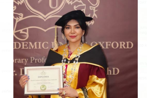 Keren, Prof Deby Raih Gelar Honorary Professor dari Persatuan Akademi Oxford - JPNN.COM