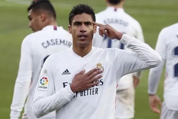 Manchester United Selangkah Lagi Amankan Tanda Tangan Raphael Varane - JPNN.COM