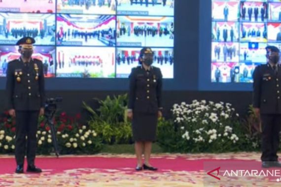 3 Personel Polri Terima Bintang Bhayangkara Nararya dari Presiden Jokowi - JPNN.COM
