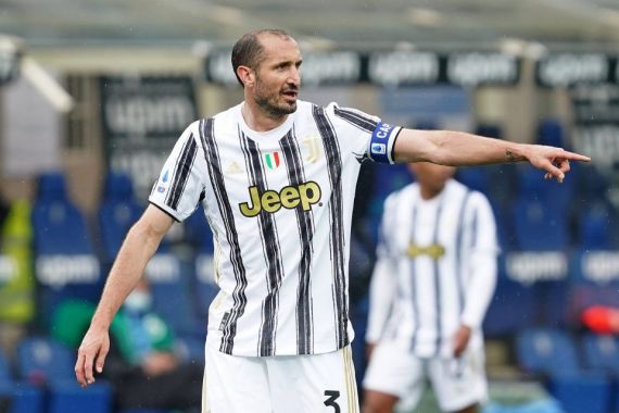 Ditinggal Giorgio Chiellini, Juventus Incar Bek Rival - JPNN.COM