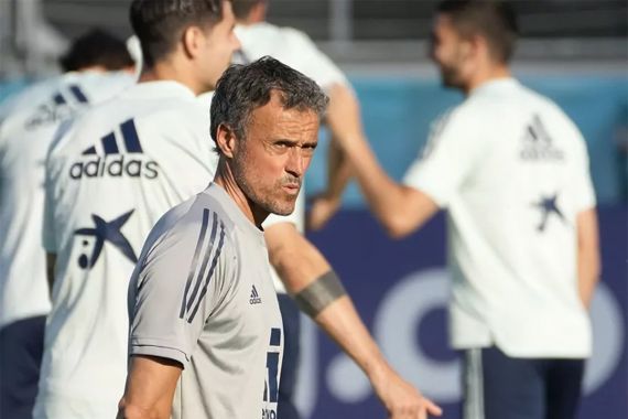 Enrique: Spanyol Tidak akan Memainkan Bola Panjang Melawan Swiss - JPNN.COM