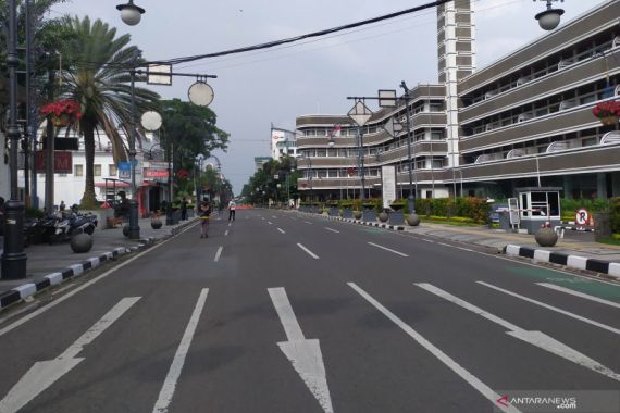 41 Titik Jalan Raya di Kota Bandung Ditutup Sejak Siang, Catat Waktunya - JPNN.COM
