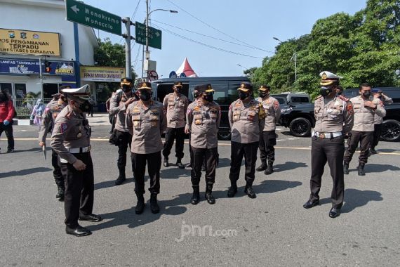 Komjen Arief Sidak Petugas di Pos Pengendalian PPKM Darurat Bundaran Waru - JPNN.COM