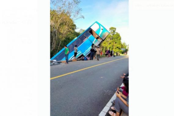 Bus Damri Jurusan Pontianak-Putussibau Kecelakaan, Polisi Masih Selidiki Penyebab - JPNN.COM