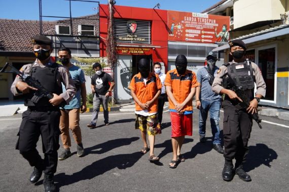 Anggota Polres Tanjung Perak Bergerak Cepat ke Sumenep, Menangkap 2 Orang yang Berbuat Nekat - JPNN.COM