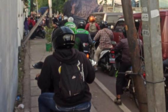 PPKM Darurat: Pengendara dari Arah Tangerang ke Jakarta Diputar Balik - JPNN.COM