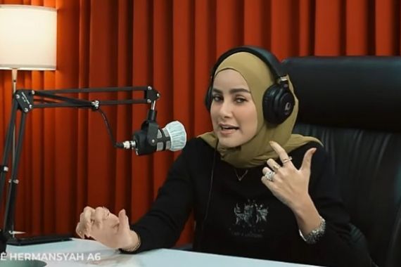 Jawaban Olla Ramlan Soal Kemungkinan Lepas Hijab - JPNN.COM