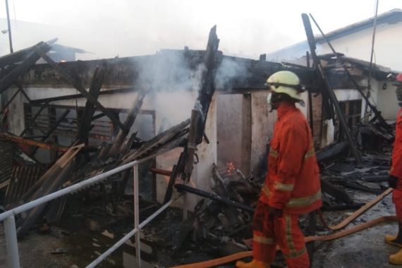 Kebakaran Bengkel Mobil di Cengkareng, Sebegini Kerugiannya, Astaga - JPNN.COM