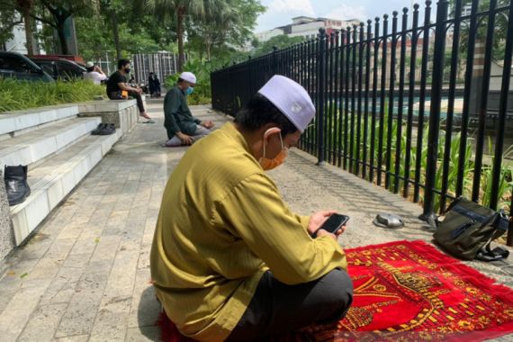 Total Lockdown, Malaysia Larang Salat Berjamaah di Masjid? - JPNN.COM