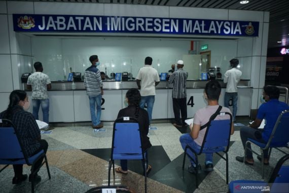 Imigrasi Malaysia Ancam Usir Warga Asing, Bagaimana Reaksi Kedutaan Indonesia? - JPNN.COM