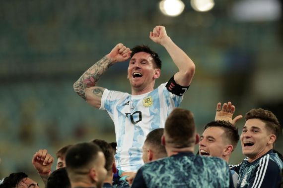 Bawa Argentina Juara Copa America 2021, Lionel Messi Ternyata Sedang Cedera - JPNN.COM