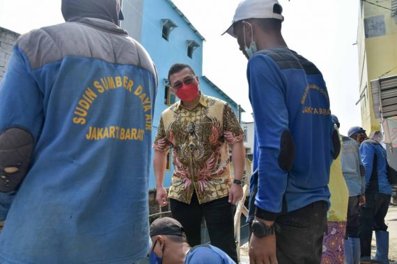 Warga Jakarta Butuh Bantuan, Kenneth PDIP Desak Anies Batalkan Formula E - JPNN.COM
