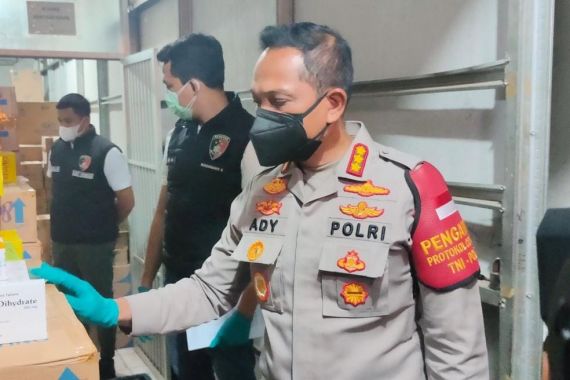 Polisi Gerebek Sebuah Gudang di Kalideres, Ya Ampun Ternyata... - JPNN.COM